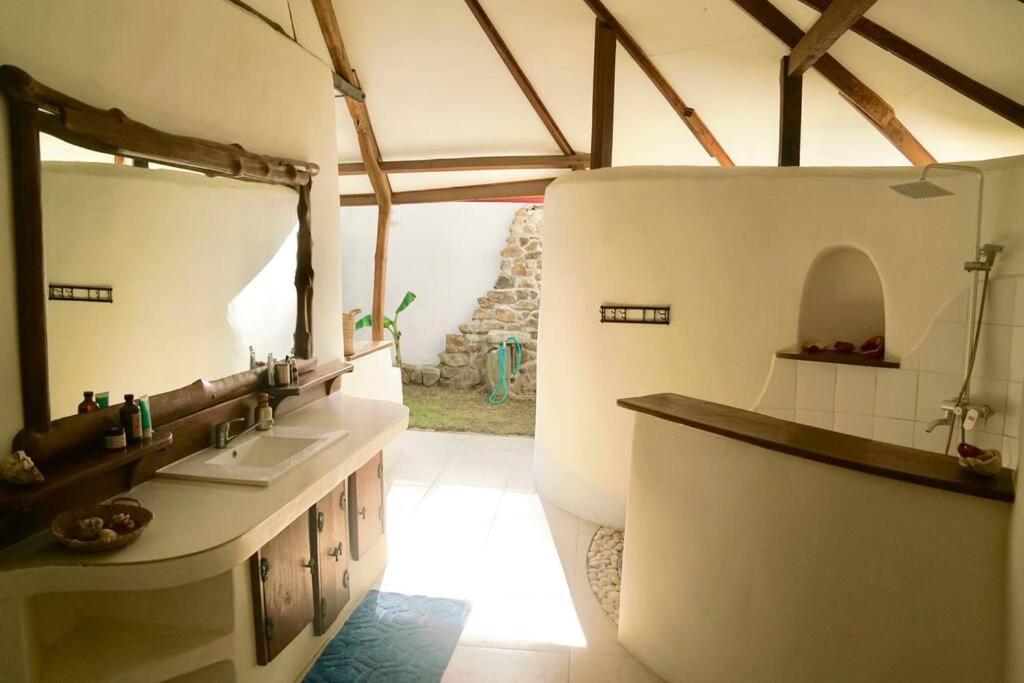 Beach-Front Sumbawa Surf House Lemonga المظهر الخارجي الصورة