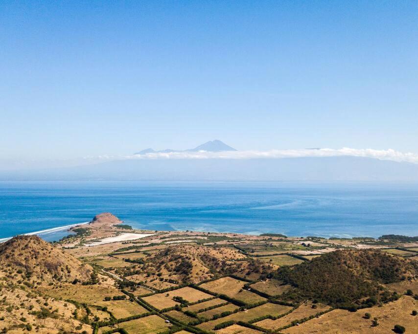 Beach-Front Sumbawa Surf House Lemonga المظهر الخارجي الصورة